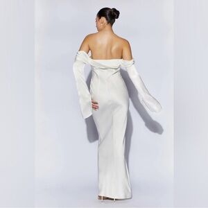 GISELLE
Off Shoulder Cowl Neck Maxi Dress - White